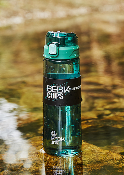 Пластиковая бутылка с водой